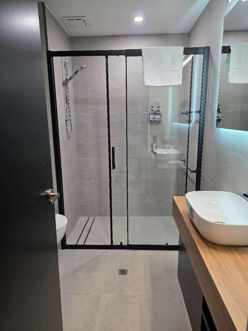 The Parkmore 4*